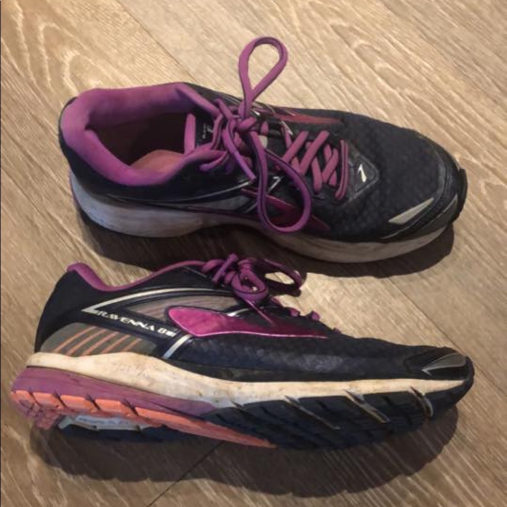 BROOKS Ravenna Tennis Shoes with Berry Insterts